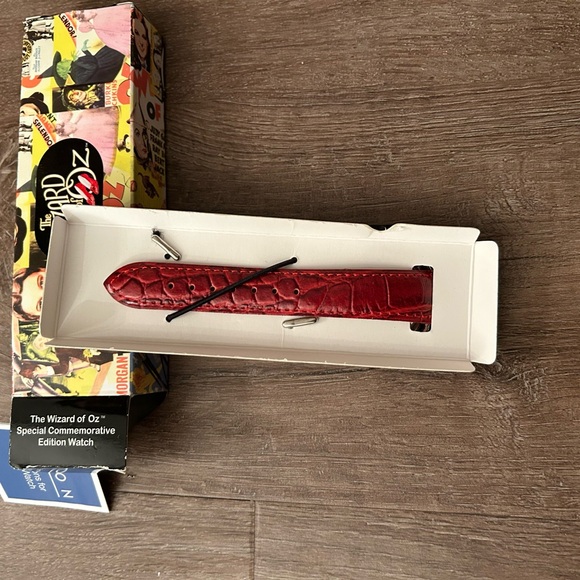 NWT Avon Wizard of Oz Red Leather Strap Watch - Picture 2 of 2